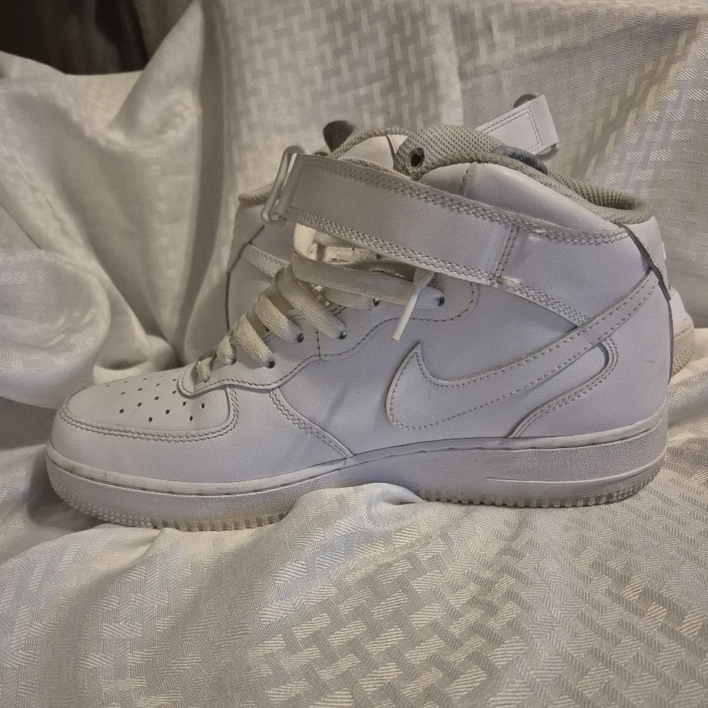 Nike Air Force 1 Mids - Picture 6 of 6